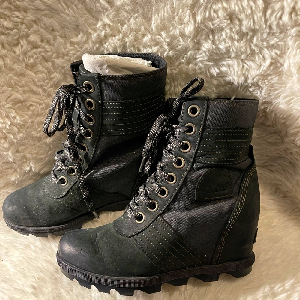 Pre Owned. Like new.  Sorel Lexie Wedge Booties. SZ-7 no box